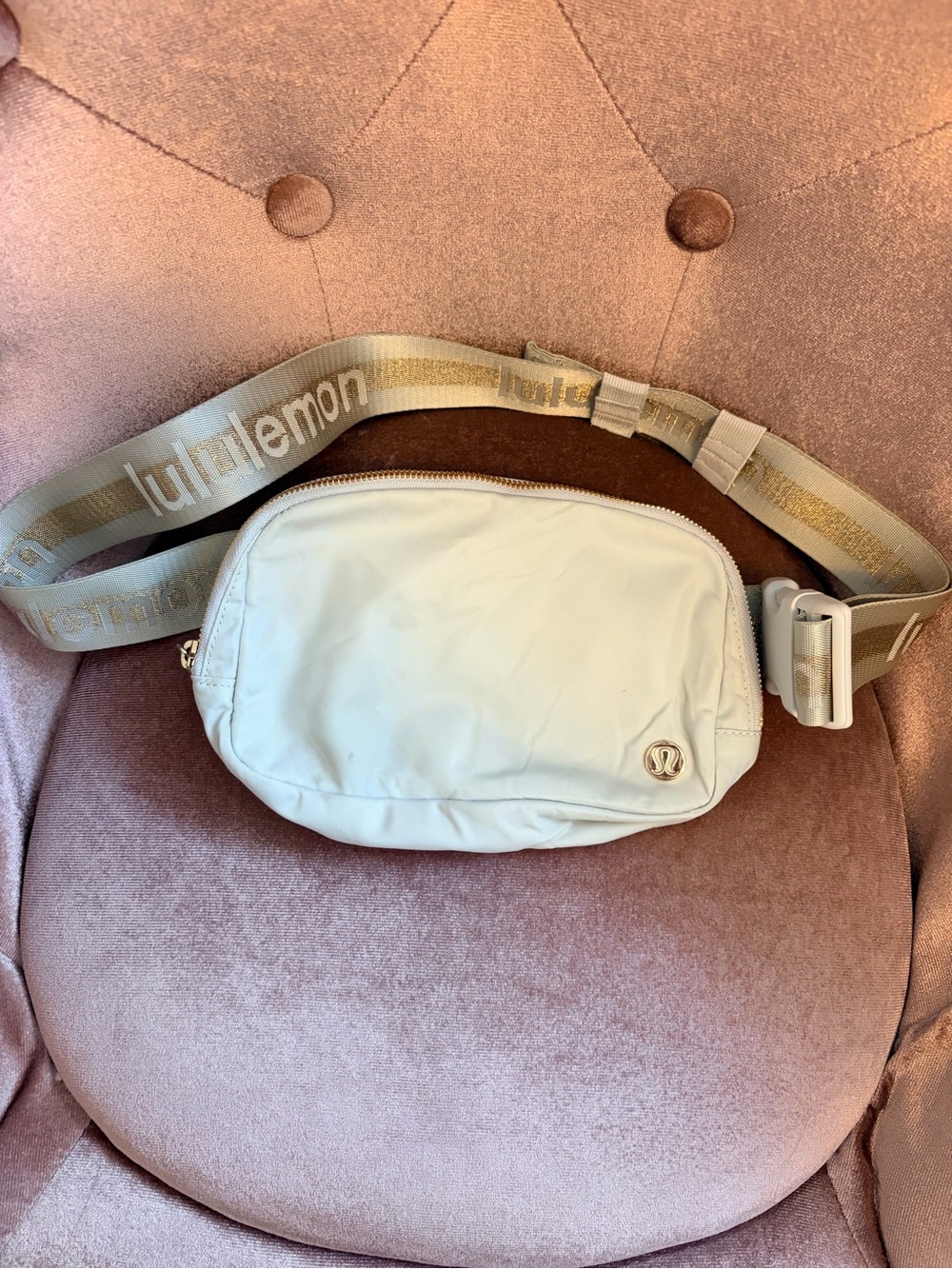 Lululemon Everywhere Belt Bag 1L – Vapor/Gold/White – Limited Edition Wordmark
